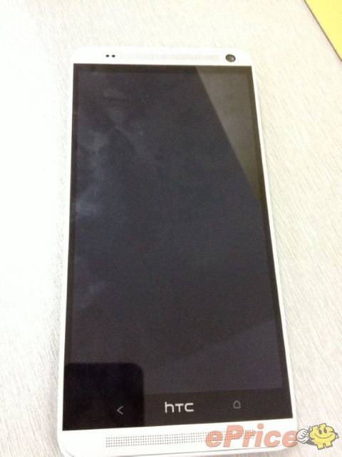 Photo Leak: HTC One Max Phablet Spotted In The Wild