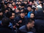 Fans Hurl Eggs At Apple Store In China!