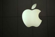Apple experiments with devices similar to watches - NYT