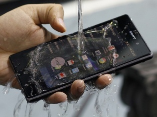 Review: Sony Xperia Z1 - Waterproof But Not Competition-Proof