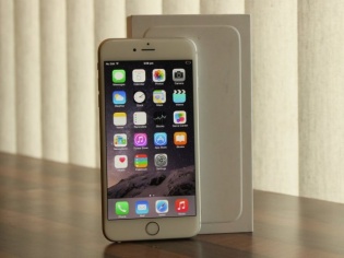 Apple iPhone 6 Plus Review: The Most Awkward iPhone So Far