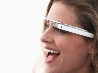 Google Glass Is Dead, Goodbye Glassholes!