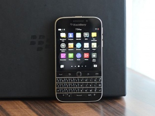 BlackBerry Classic Review: Back To Its Roots BlackBerry Classic Review: Back To Its Roots
