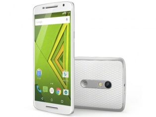 The Moto X Play Beats The Competition By A Mile