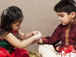 5 Platforms To Spend Time With Your Sister This Raksha Bandhan 5 Platforms To Spend Time With Your Sister This Raksha Bandhan