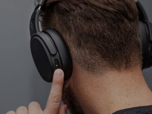 Top 5 Wireless Headphones For The Gen X