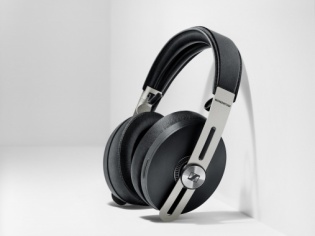 Sennheiser Launches Momentum Headphones for Rs.34,990 Sennheiser Launches Momentum Headphones for Rs.34,990